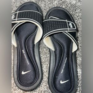 Nike slides size 7